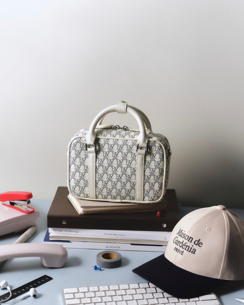 DVRK（ダーク）の「DVRK プリヴェモノグラムレザートップハンドルバッグ - クリーム（バッグ）」