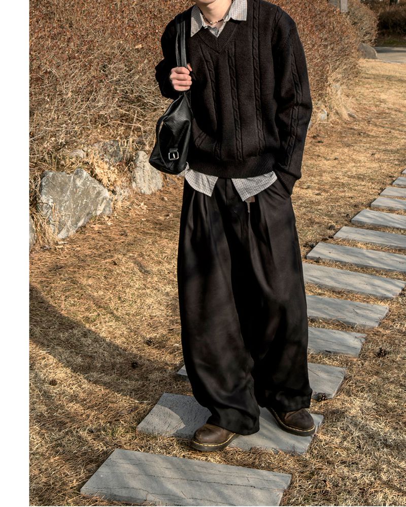 Melter Semi-Cropped Cable V-Neck Knit