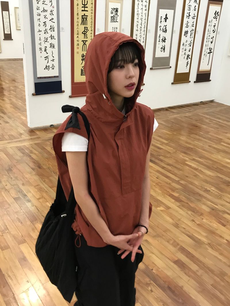 Track anorak vest