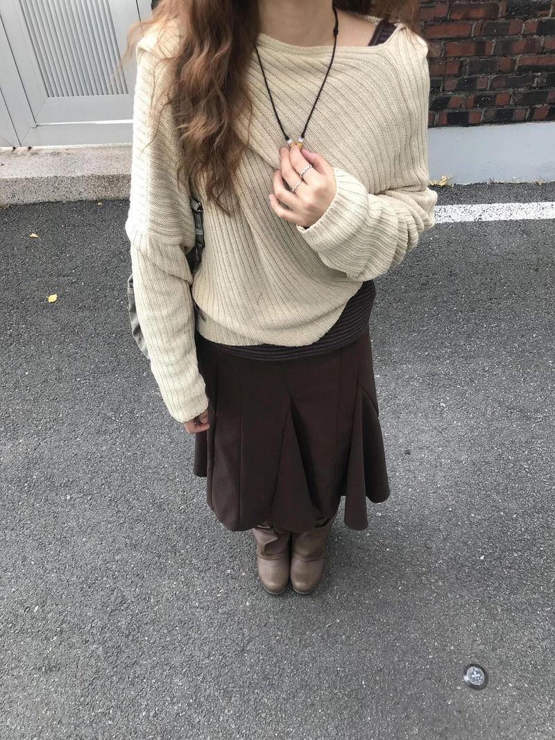 oka off-shoulder hoodie