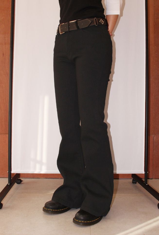 AAKE(アケ)の「LOW-RISE FLAP BOOTCUT PANTS(Pants)」