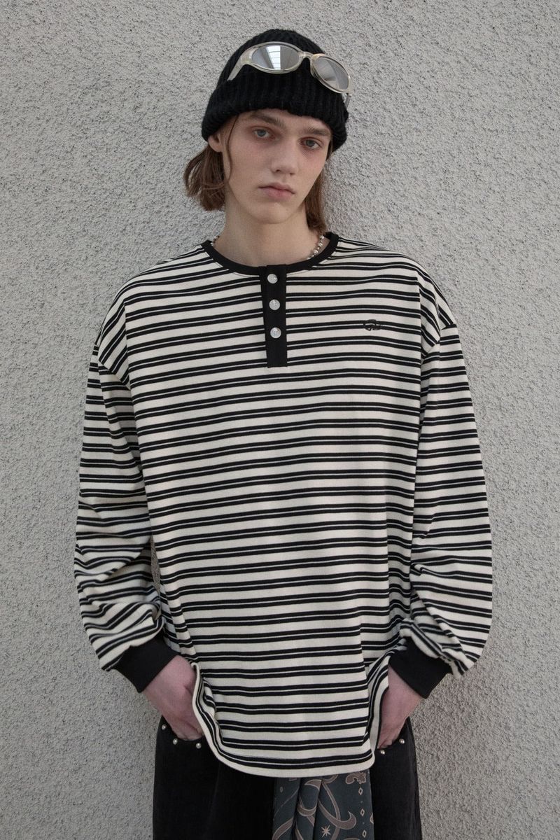 GUBIN(グビン)の「ストライプヘンリーネックTシャツ - Black(トップス)」