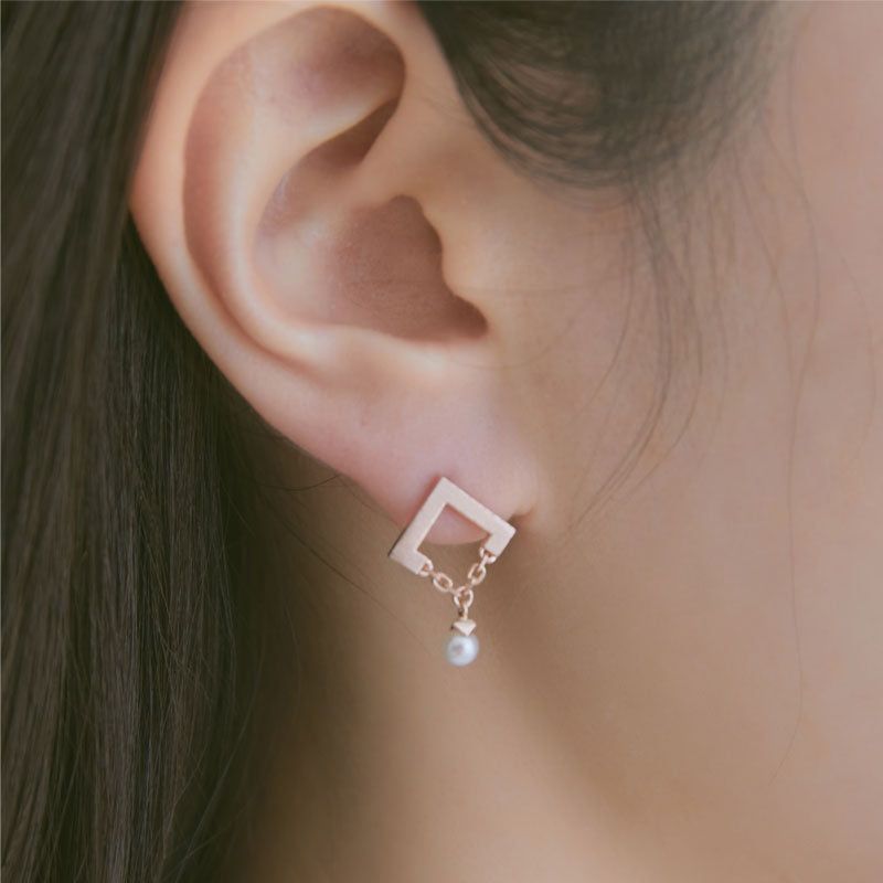 Pearl Chain Stud Earrings
