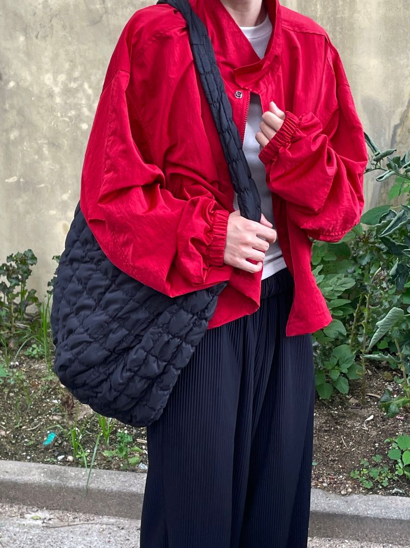 Pompom quilting shoulder bag