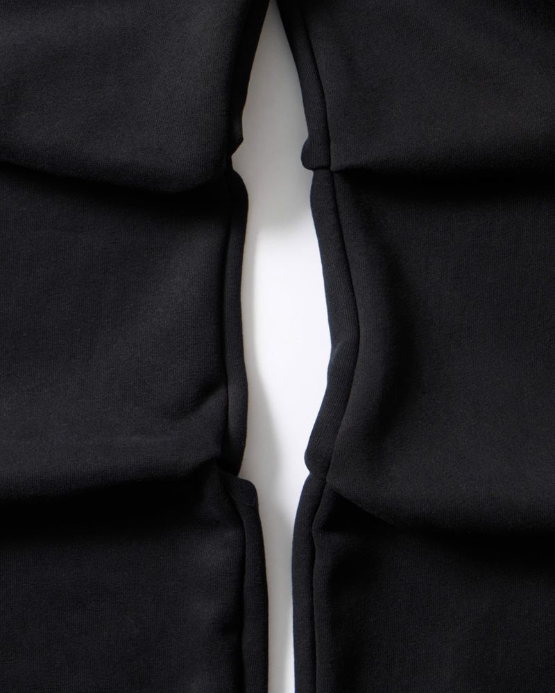 BLACK SWEAT PANTS