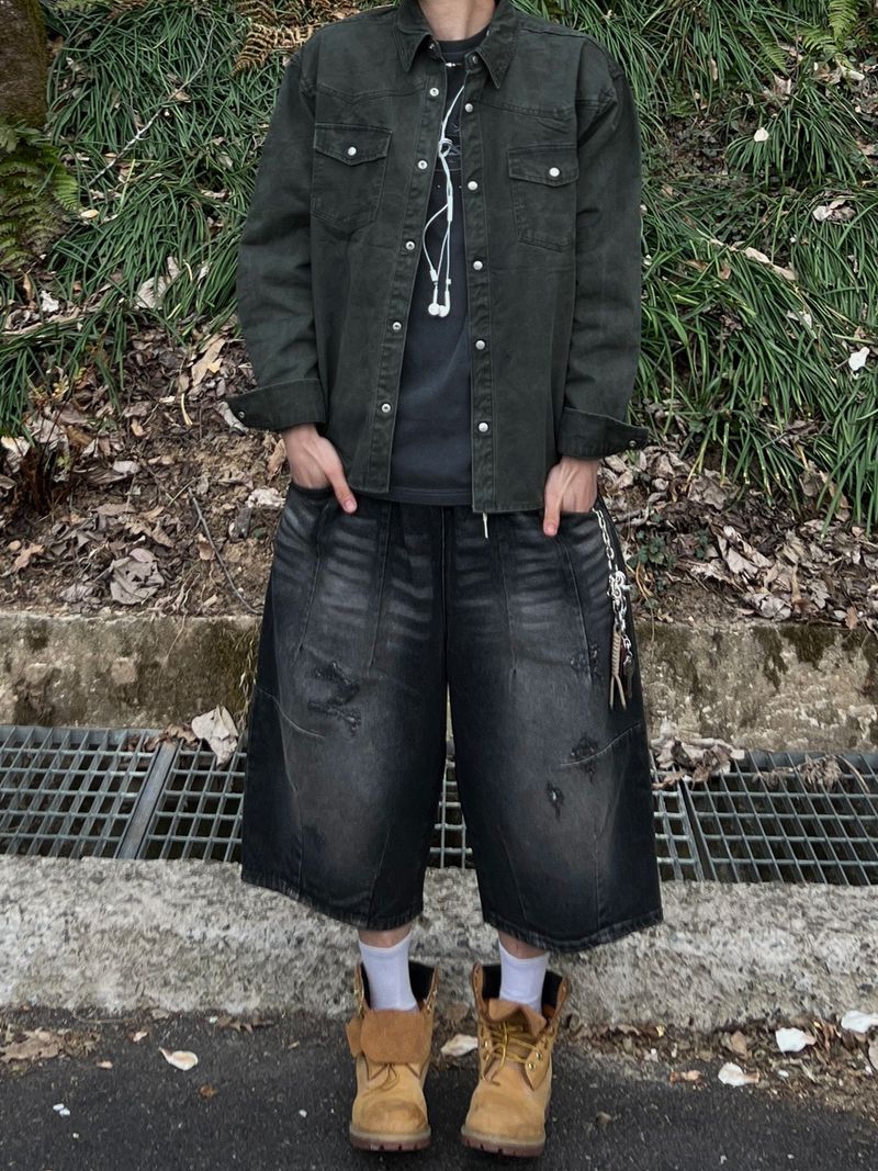 Grain-Damaged Bermuda Shorts (2 Colors)