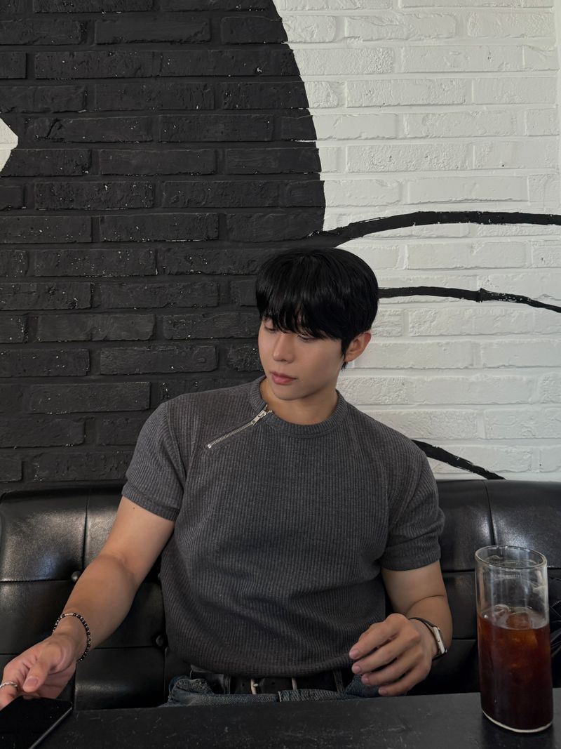 Lead waffle zipper short sleeve tee