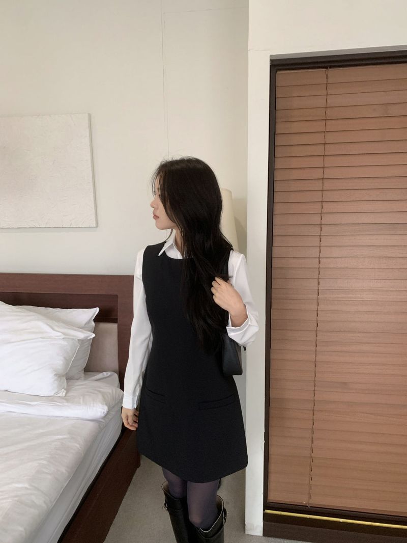 Classic Mae Simple Line Two-Pocket Mini Dress