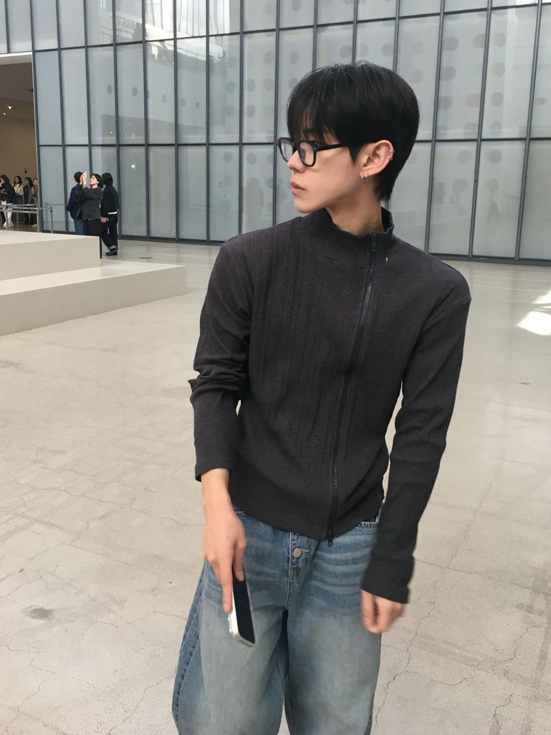 DISCERNMENT（ディサーンメント）の「Kanz Side Muscle Fit Ribbed Zip-Up 4C（Tops）」