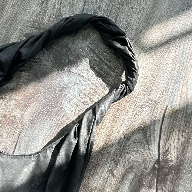 Twist Cloud Bag