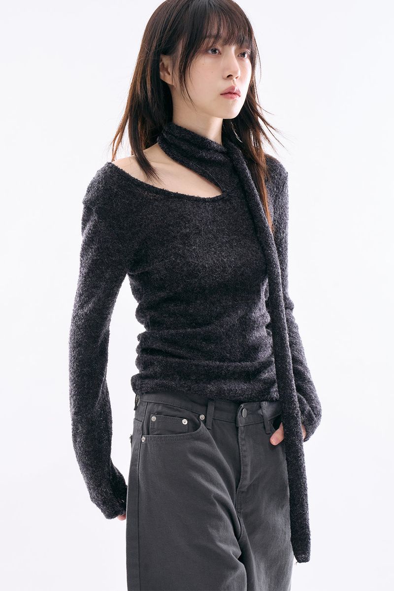 Raucohouse(ラウコハウス)の「Leah V-neck strap wool knit(Tops)」