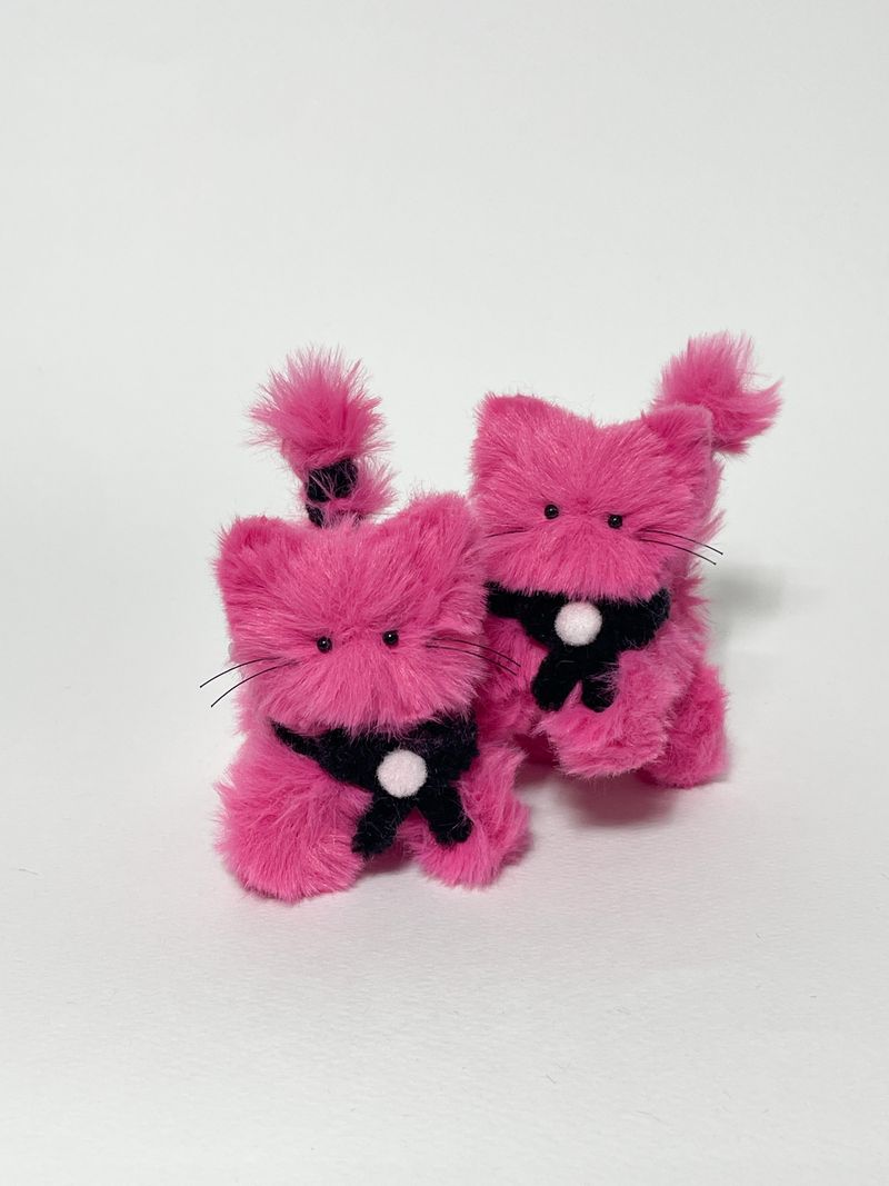 Myomyo cat keyring_magenta