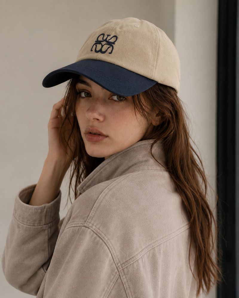 Avivere（アビベール）の「Avivere logo suede khaki navy（Hats）」