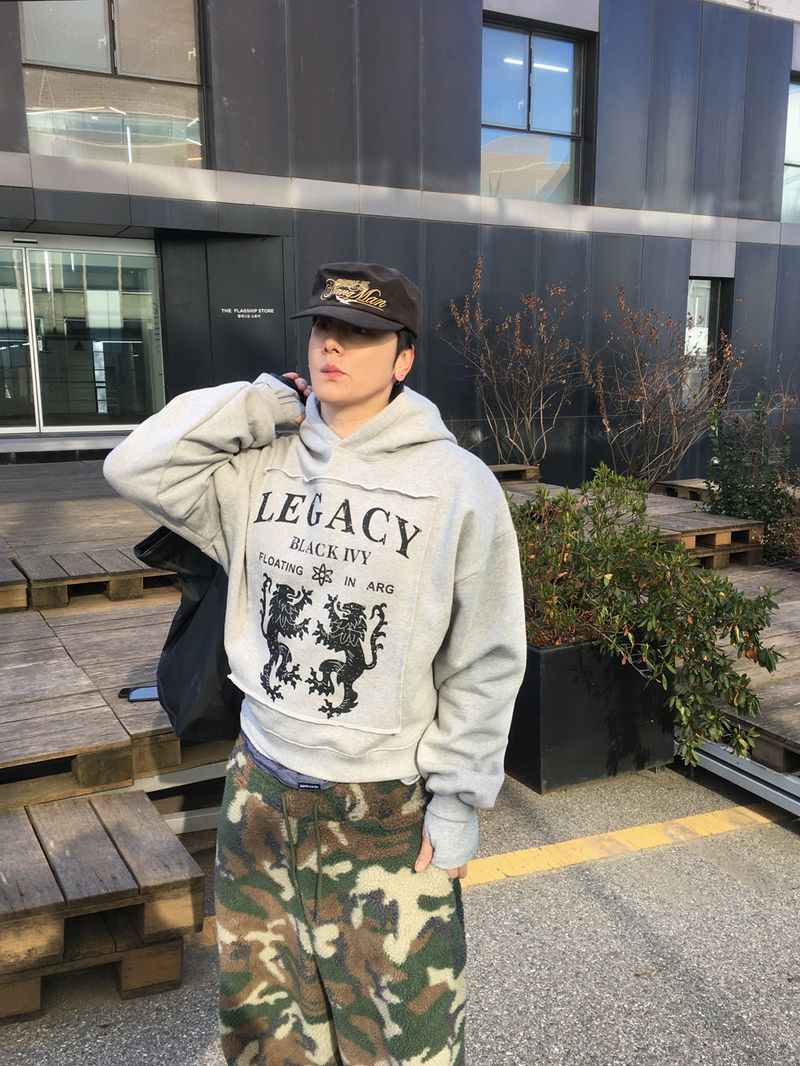 HOLY IN CODE（ホーリーインコード）の「No.1562 LEGACY crop hood-T (3color)（Tops）」