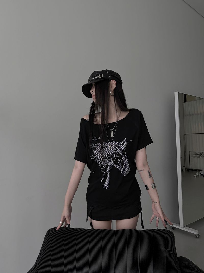 horse graphic off T