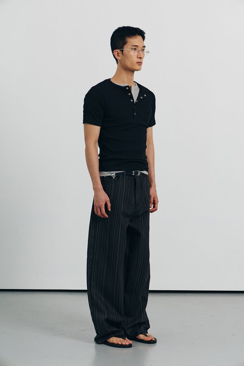 Need stripe wide denim pants(Black)