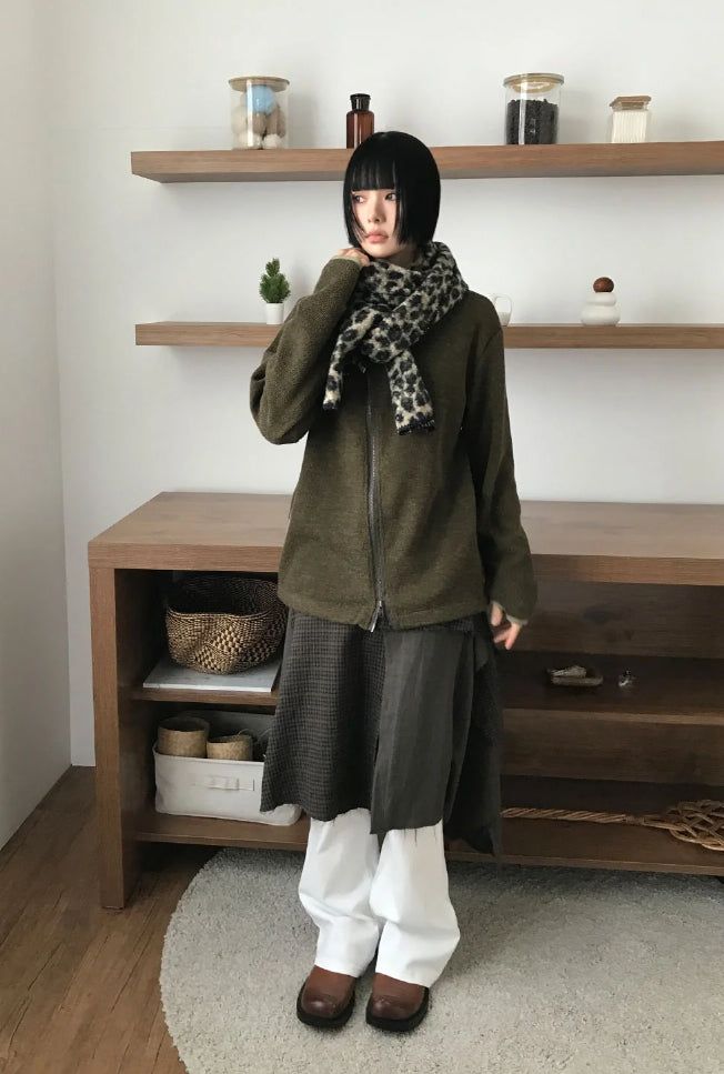 DIAGONAL HIGH-NECK ZIP-UP