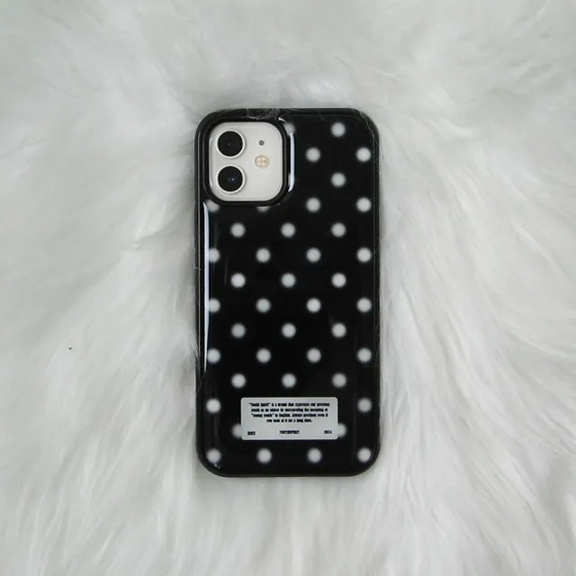 snow dot black