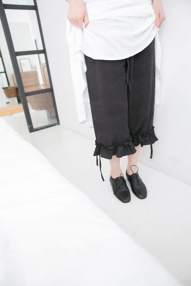 omoosoohy(オムスヒ)の「ドットジャガードフリルパンツ(2colors)(パンツ)」