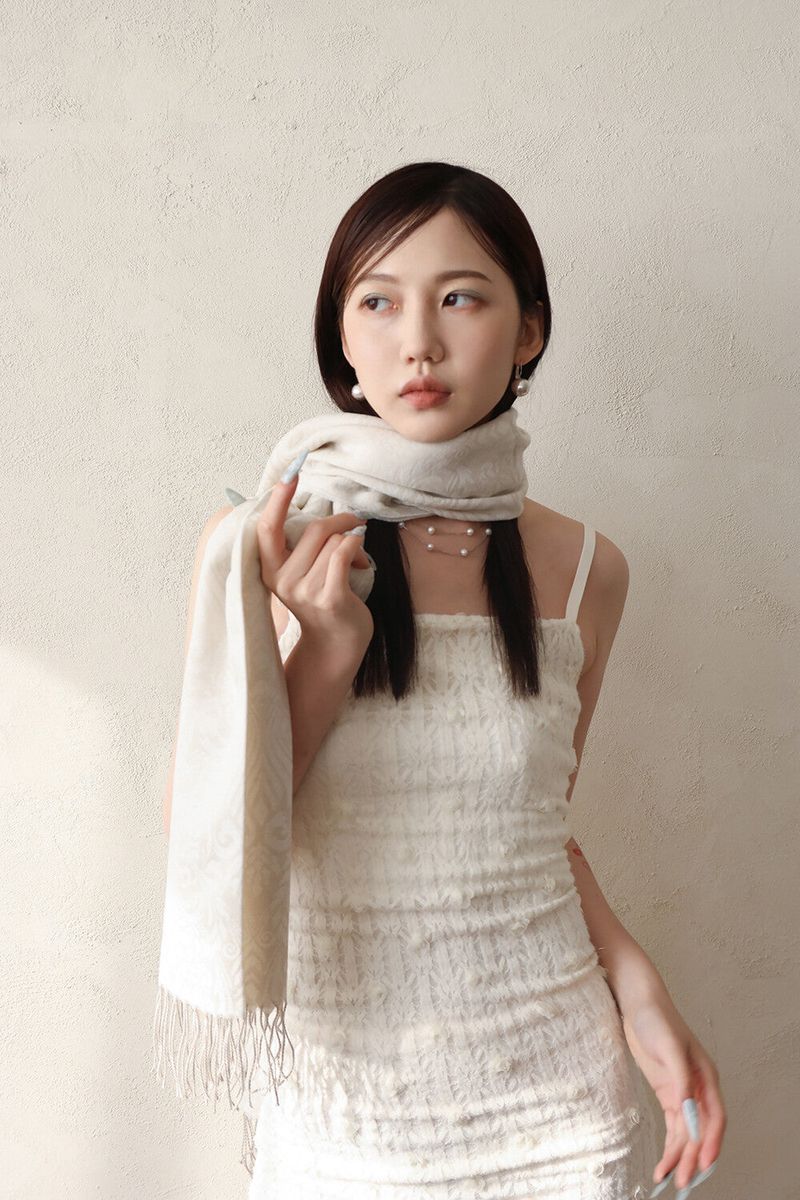 百合 Oriental paisley muffler (White)