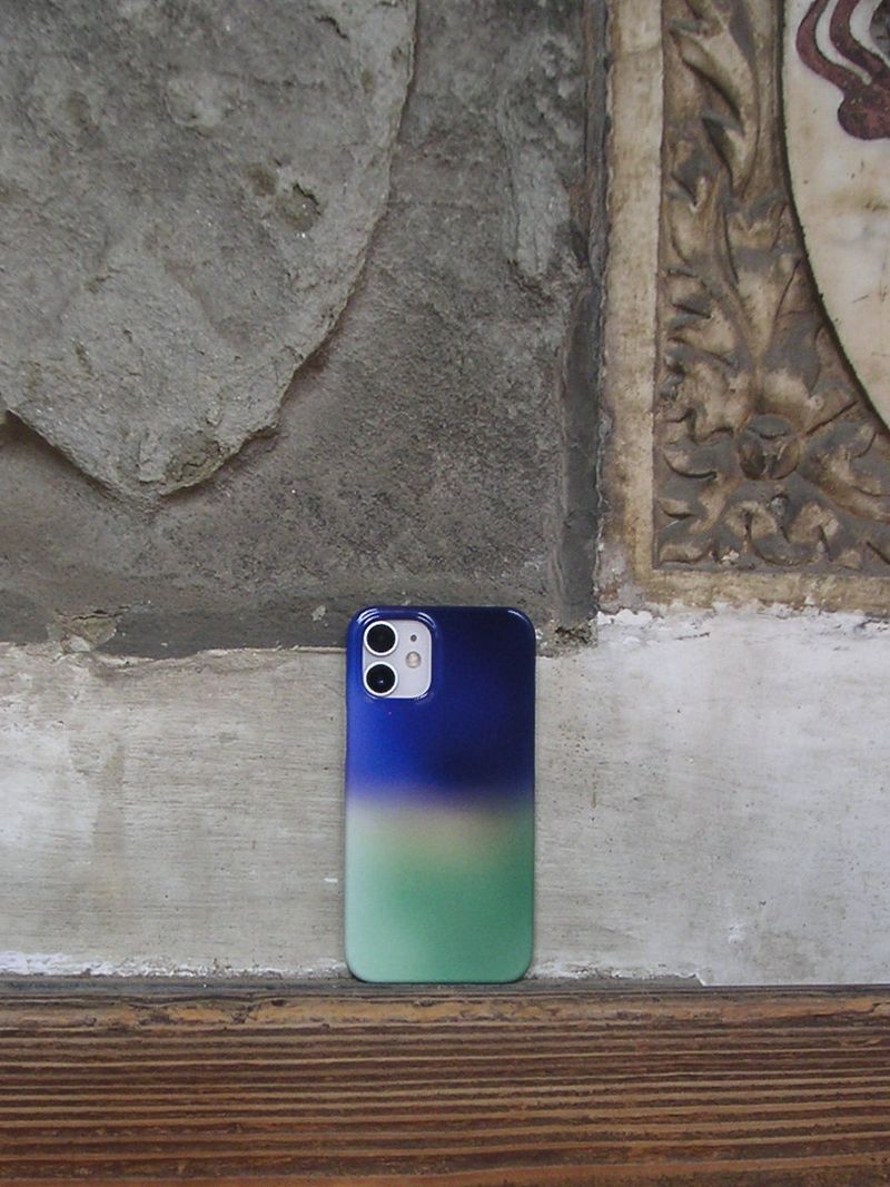 Blue (glossy hard case)