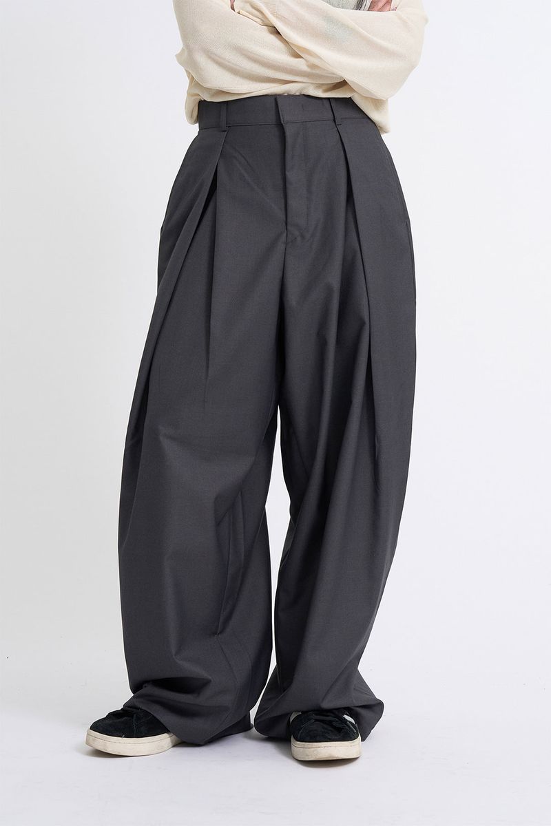 Raucohouse（ラウコハウス）の「アデルVタックワイドスラックス（パンツ）」