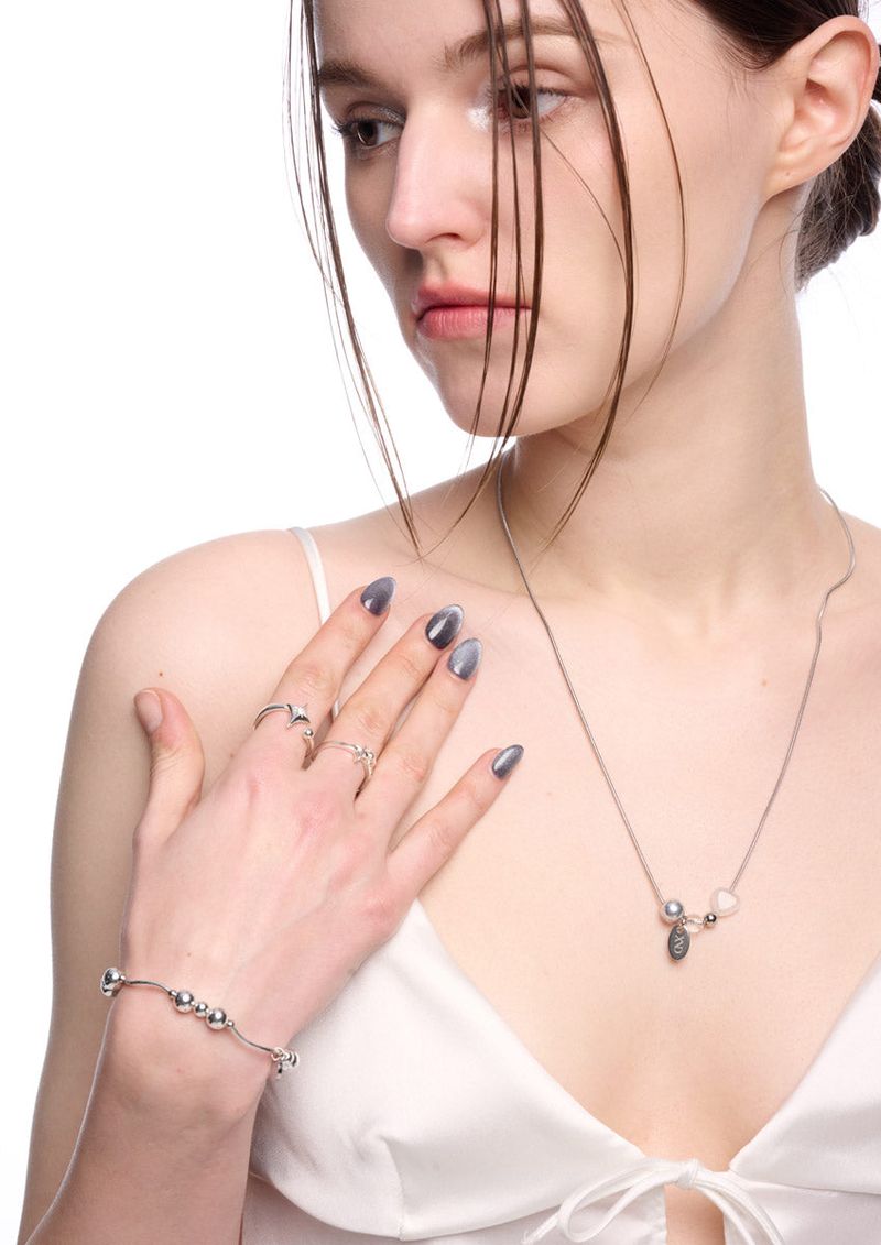 CHARMING NECKLACE