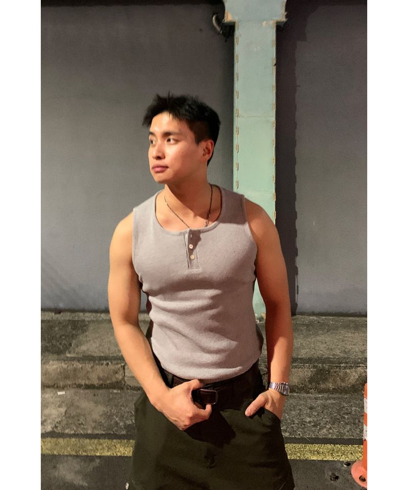 Henley neck sleeveless tee