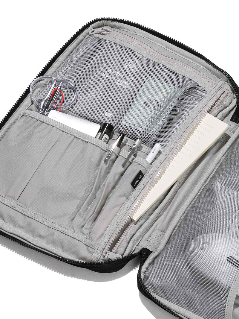 AERO LAPTOP POUCH MEDIUM / BLACK