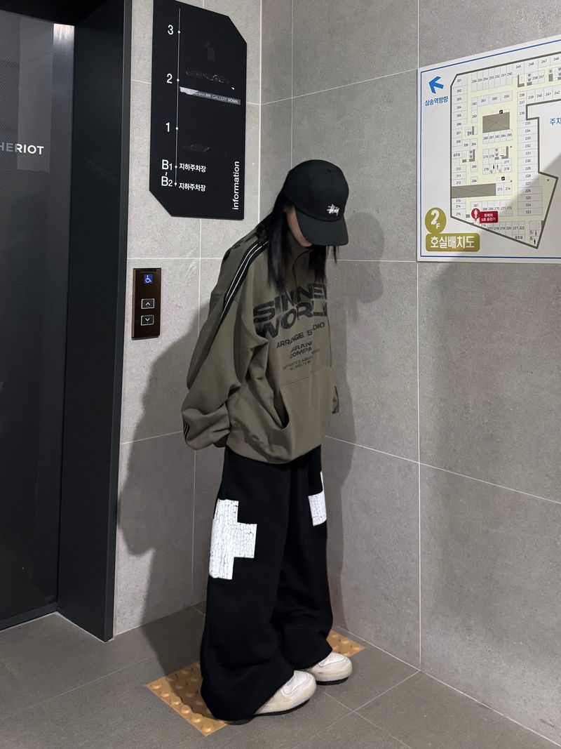 crack cross jogger pants