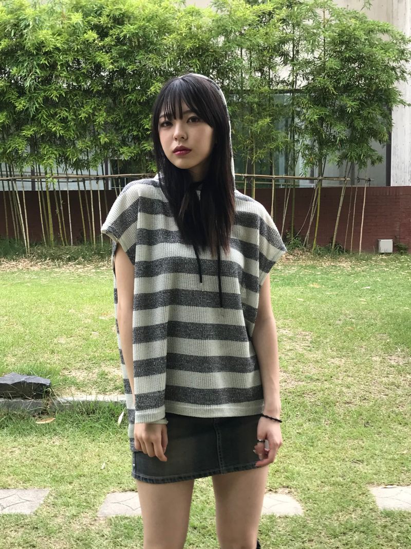 Grunge stripe knit vest