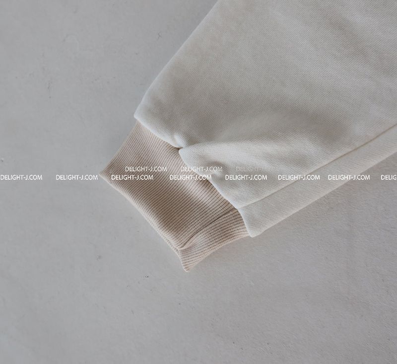 Star patch off-shoulder cropped sweatshirt