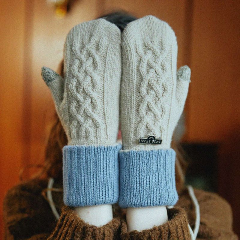 WaiKei（ワイケイ）の「Cable knit gloves（Fashion Accessories）」