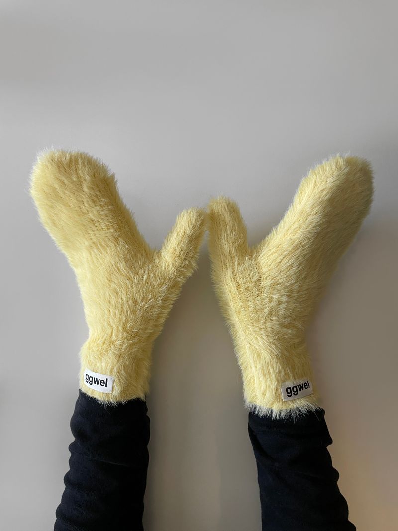 FLUFFY ANGORA GLOVES