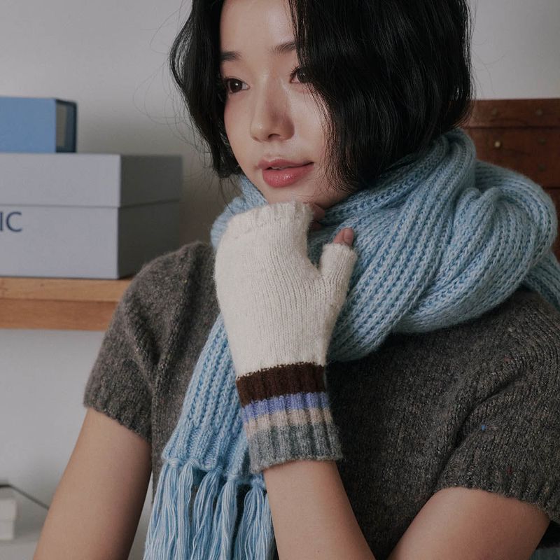 ALLINCOMPLETE（オールインコンプリート）の「Color Layered Hand Warmer (Ivory)（Fashion Accessories）」