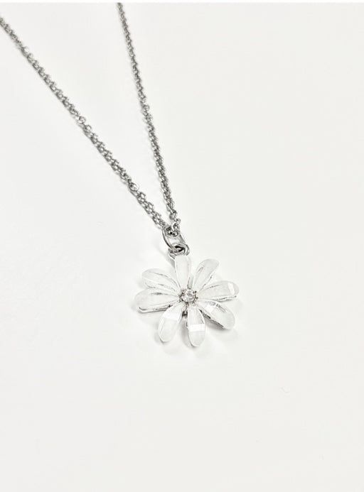 Pearl daisy Necklace