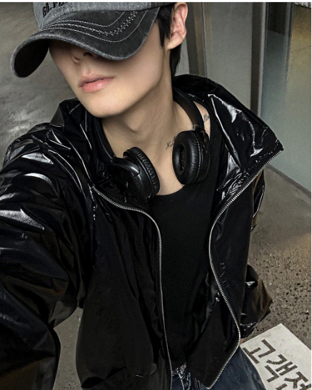 COSYHARU(コシハル)の「lochammu two-way glossy windbreaker jacket(Jackets/Outerwear)」
