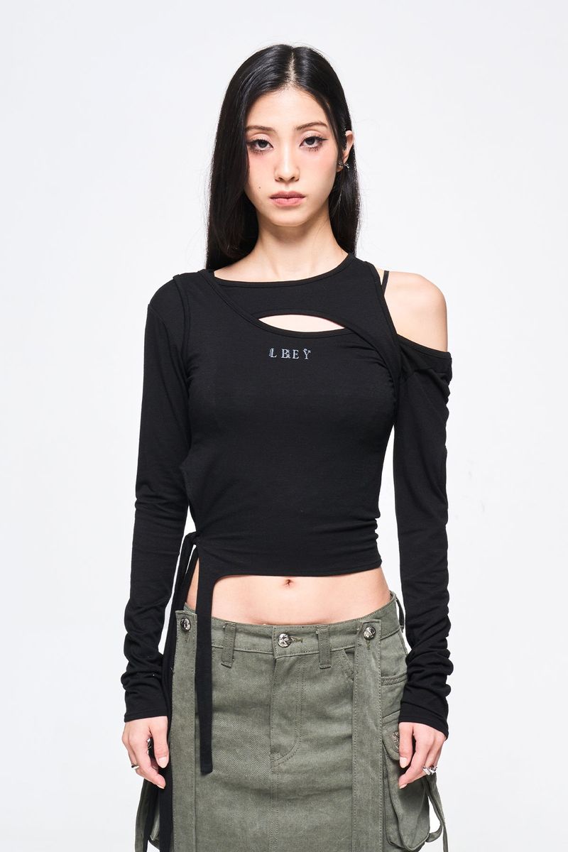 YEEL（ワイイーイーエル）の「CUT OUT LONG SLEEVE TOP BLACK（Tops）」