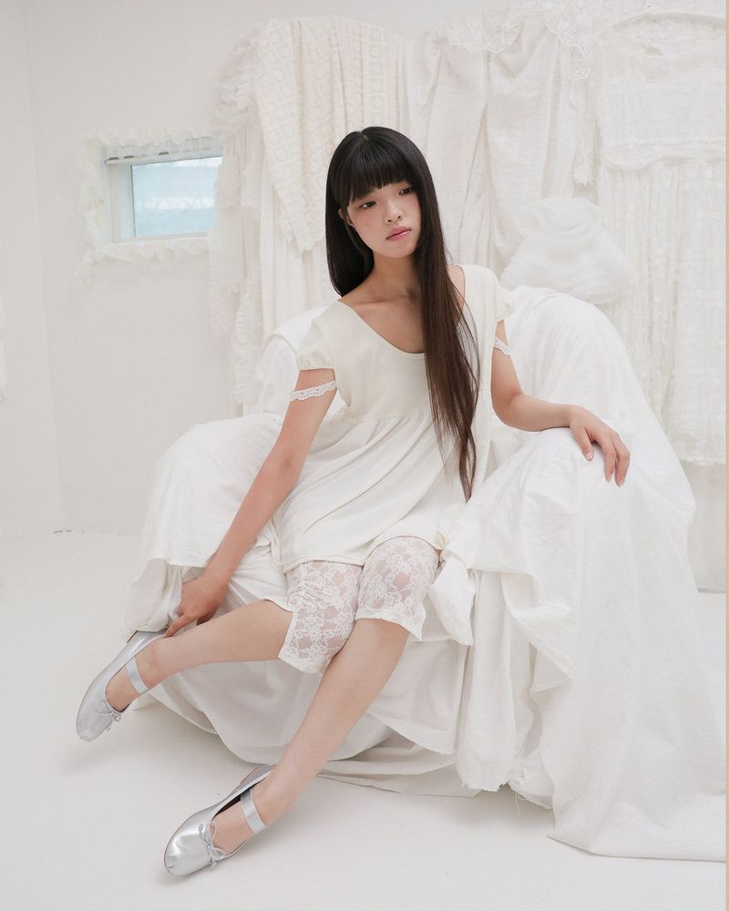 LACE STRAP FLARE TOP / CREAM
