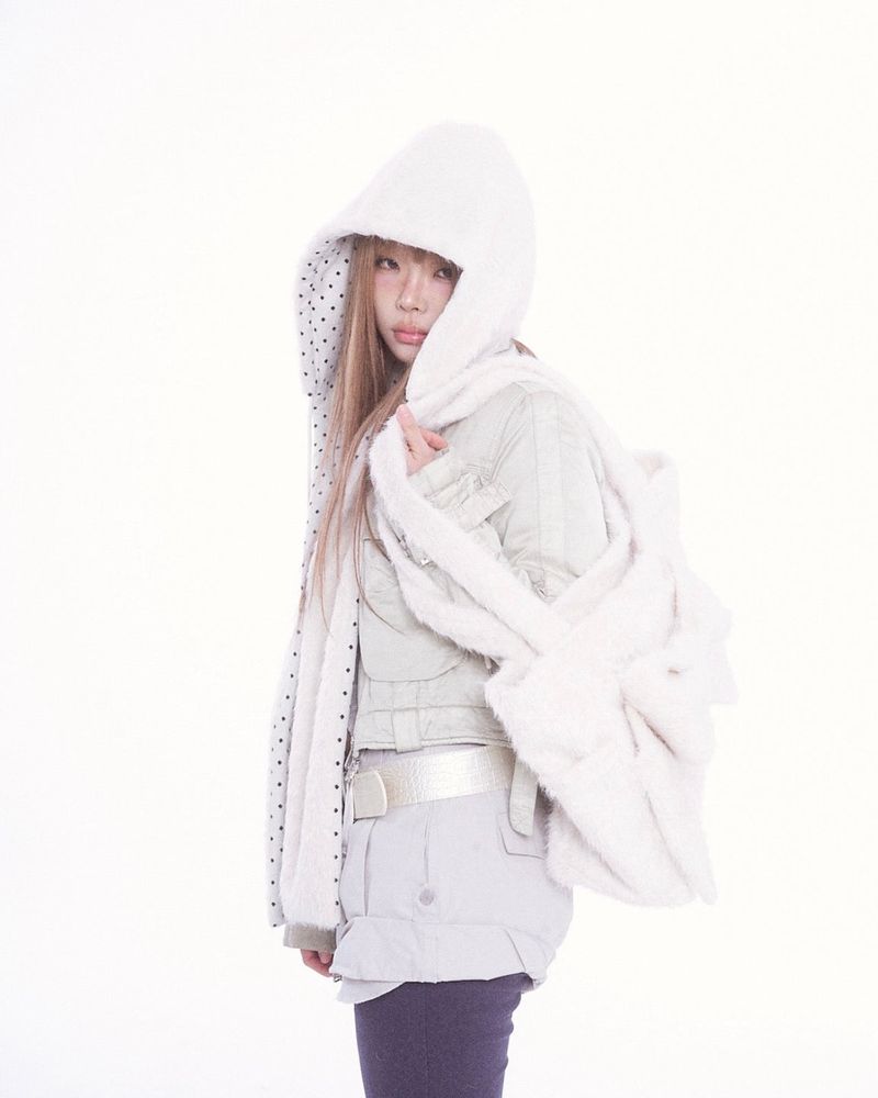 Fluffy hood muffler (ivory)