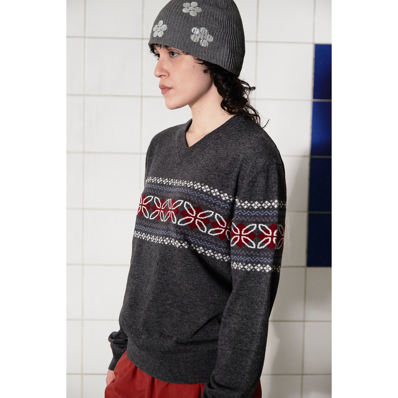 BUTTON FLOWER BEANIE / GREY