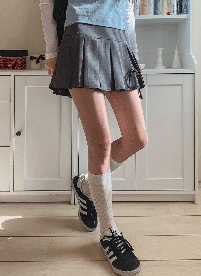 ULAN（ユレン）の「コーナーリボンプリーツスカートパンツ（Skirts）」