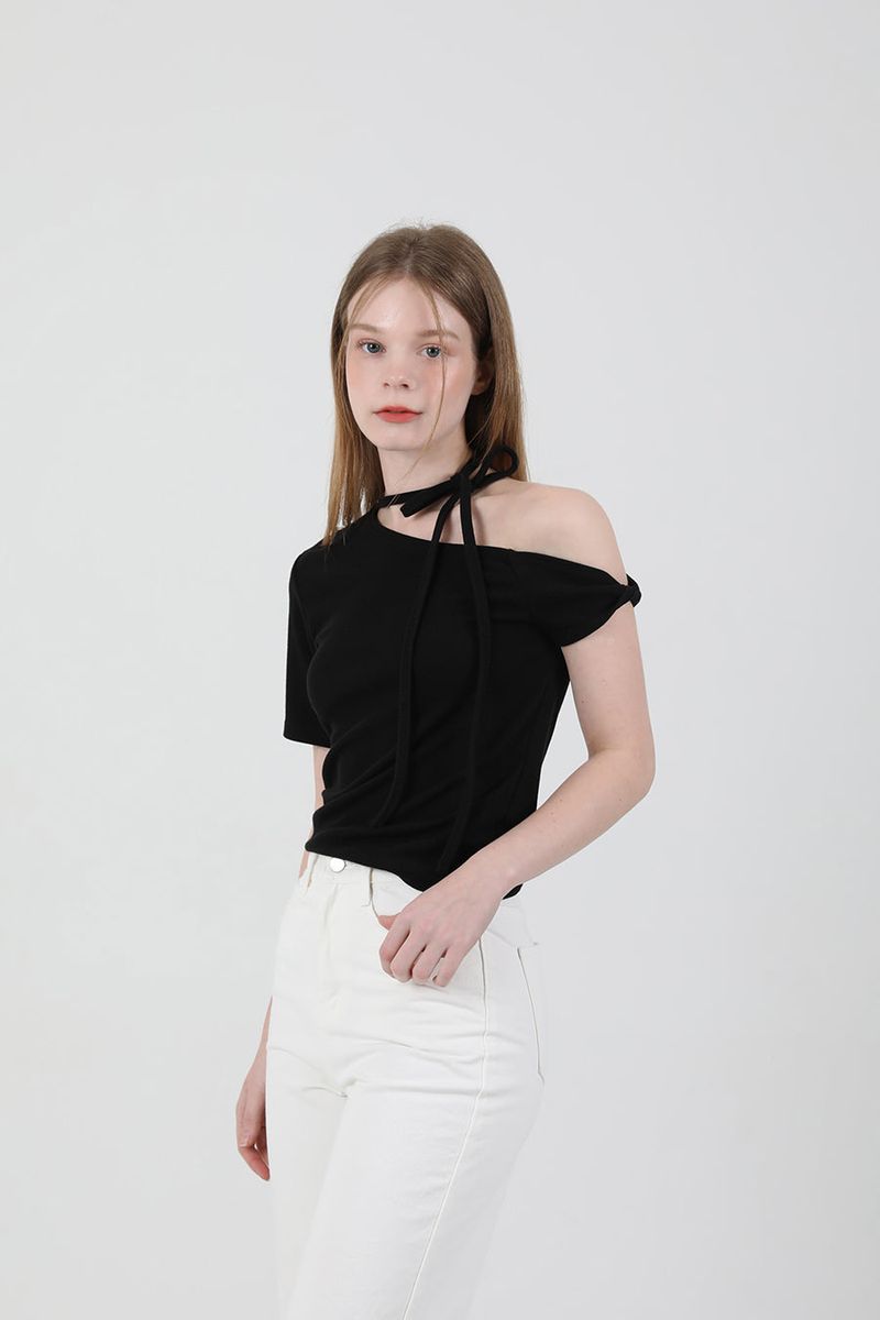 Off Shoulder Twist Half-Sleeve T-shirt Black