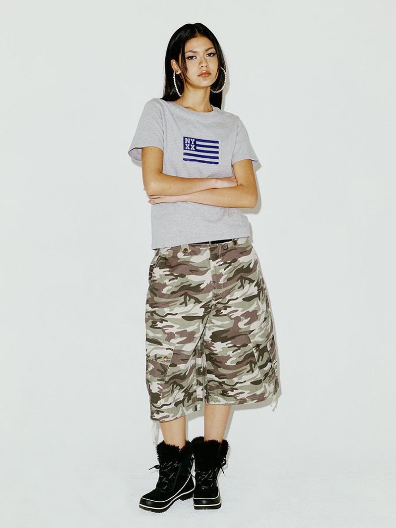 NYX FLAG APLIQUE TEE GREY