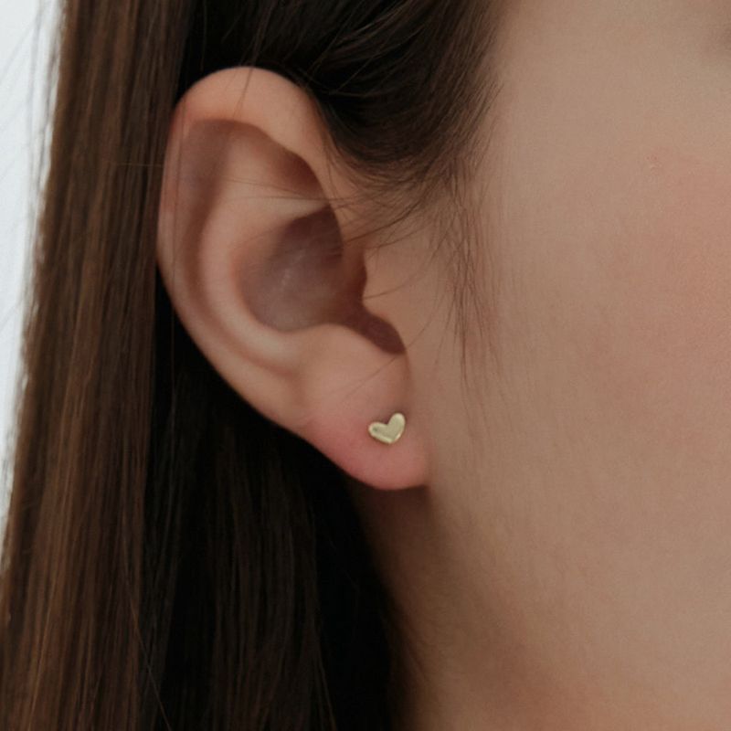 OVT-U（オーブイティーユー）の「プチハートピアス（アクセサリー）」