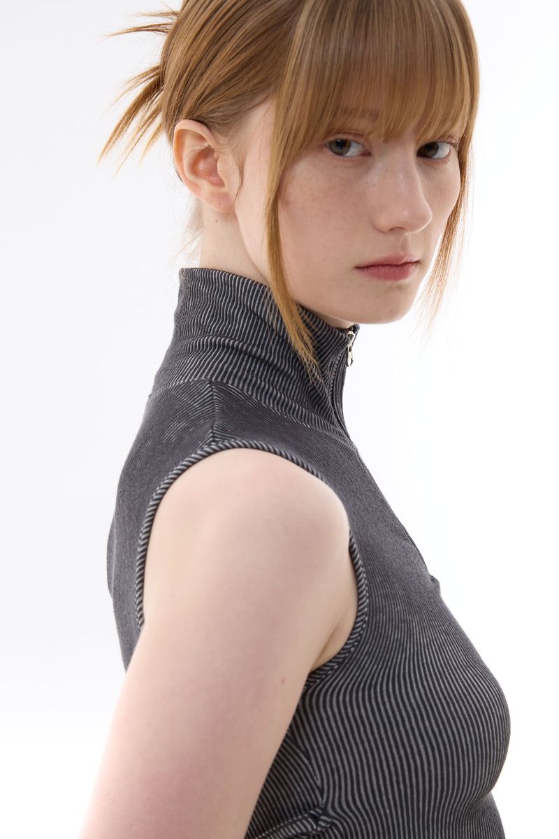 JOSEE HALF ZIP-UP / CHARCOAL