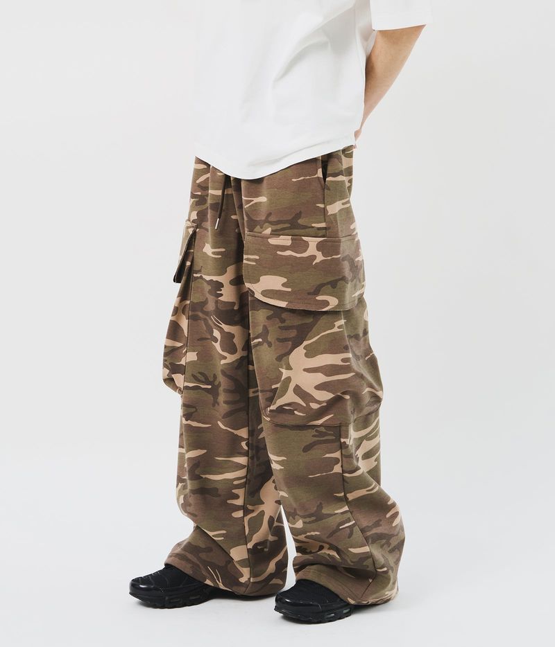 HIFIFNK(ハイファイファンク)の「Teo Camo Pocket Sweatpants (2color)(Pants)」