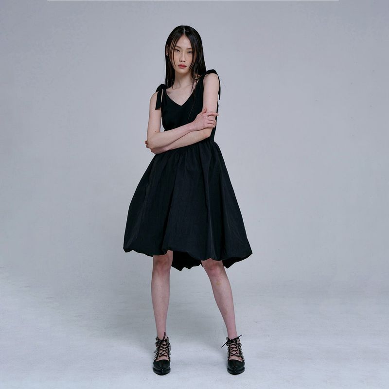 JINJUSE（ジンジュユーズ）の「ショルダータイパンプキンドレス（ブラック）（ワンピース/ドレス）」