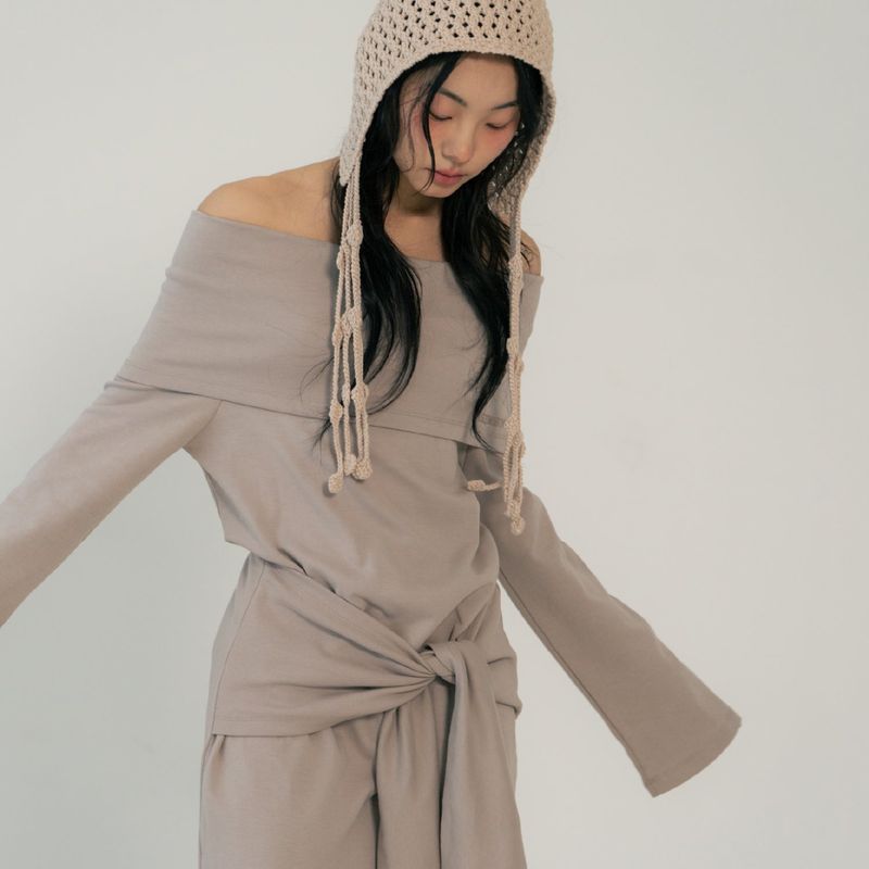OFF SHOULDER TIED TOP (MOCHA)