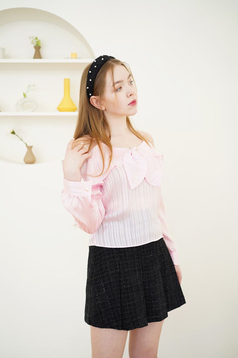 heart ring satin blouse